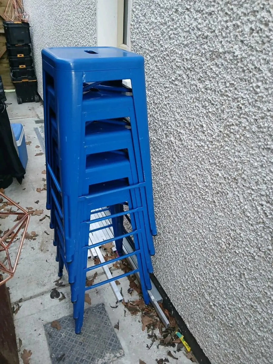 2 metal Stools left 35 euro each - Image 4