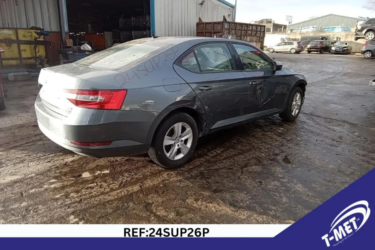 2016 SKODA SUPERB BREAKING FOR PARTS - Image 2