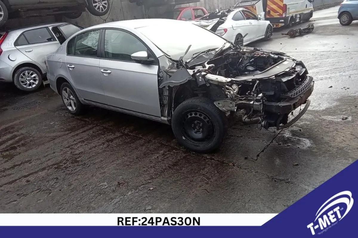 2013 VOLKSWAGEN PASSAT BREAKING FOR PARTS - Image 2