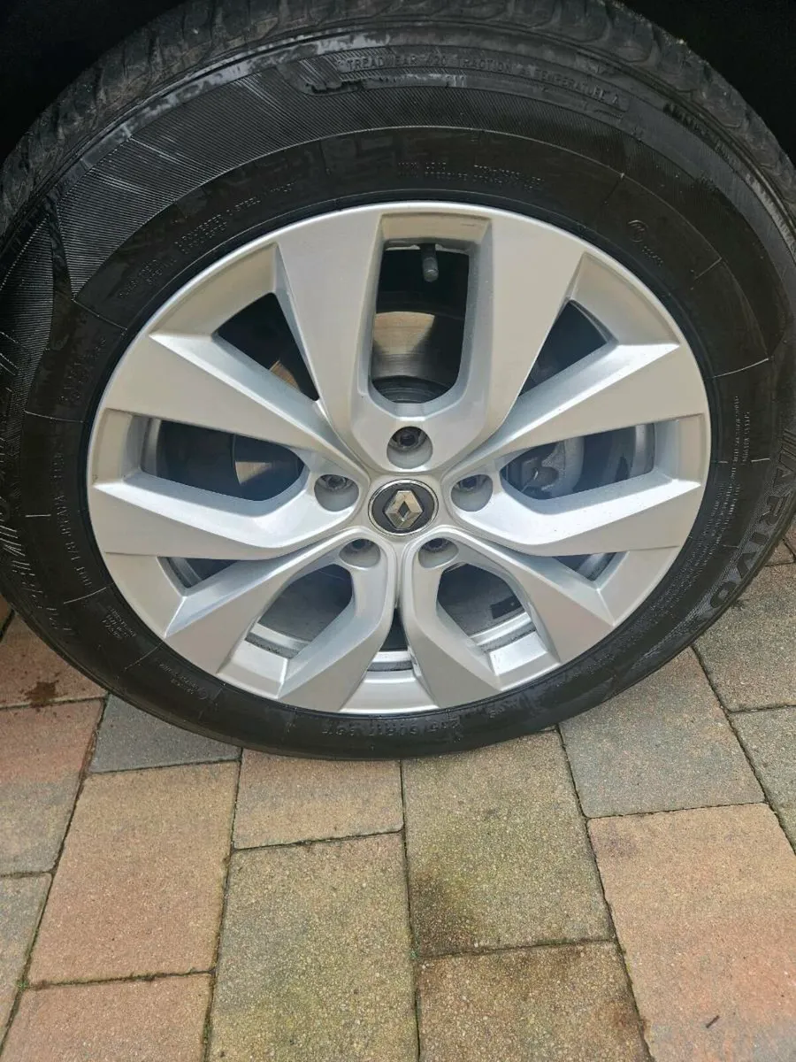 Car - Image 3