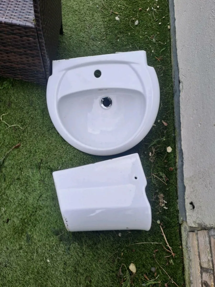 Toilet sink and shower tray - Image 1