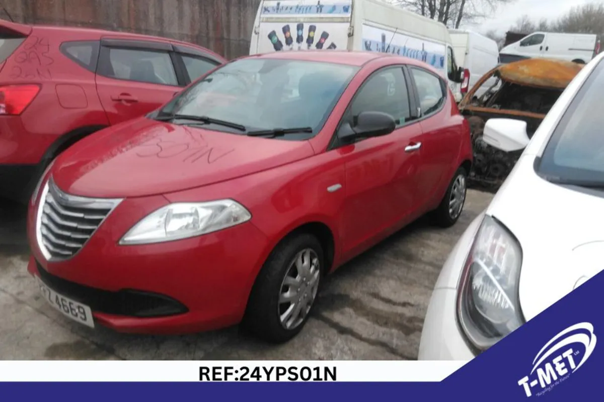 2013 CHRYSLER YPSILON BREAKING FOR PARTS - Image 1