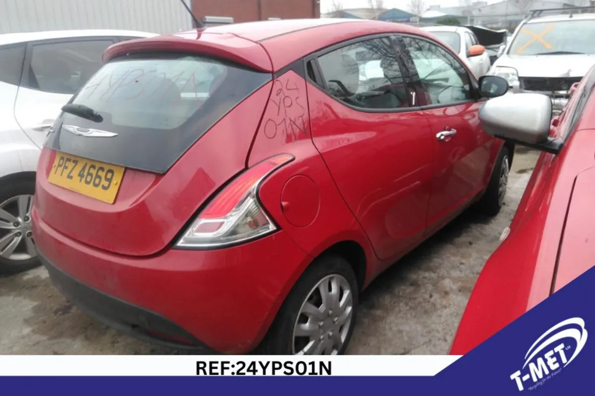 2013 CHRYSLER YPSILON BREAKING FOR PARTS - Image 3