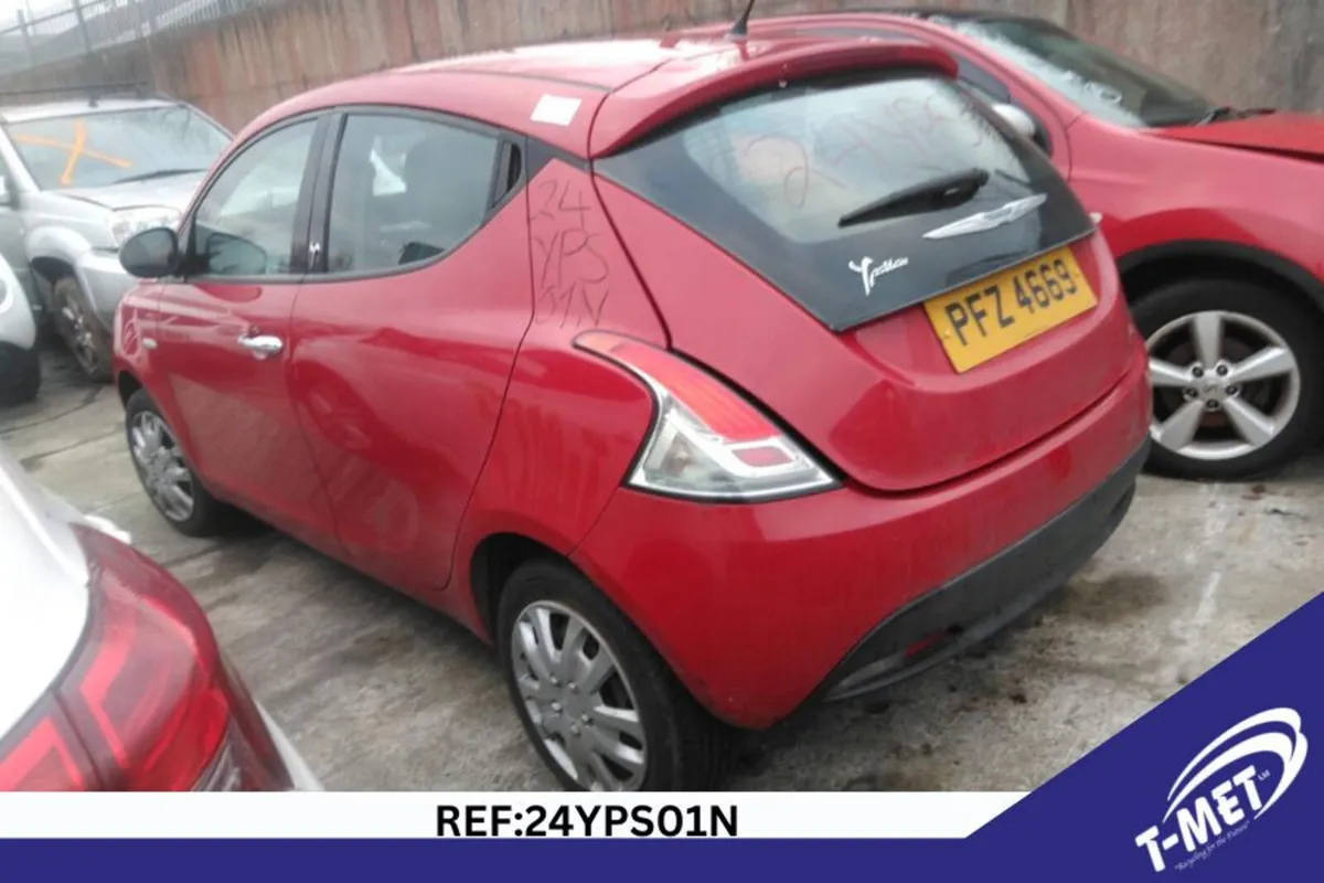 2013 CHRYSLER YPSILON BREAKING FOR PARTS - Image 4