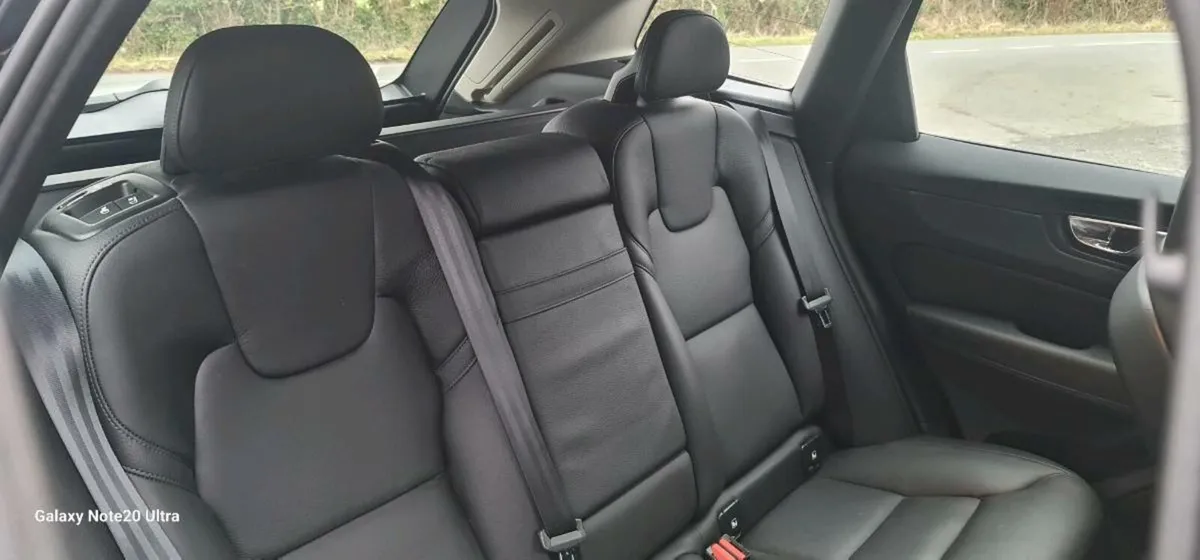 VOLVO XC 60 D4 MOMENTUM 190 BHP 2018 - Image 4