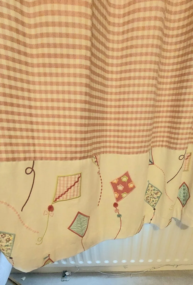 Girls handmade curtains fully lined - Image 2