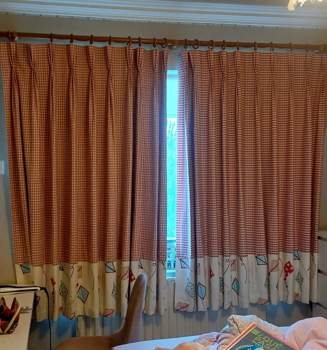 Girls handmade curtains fully lined - Image 3