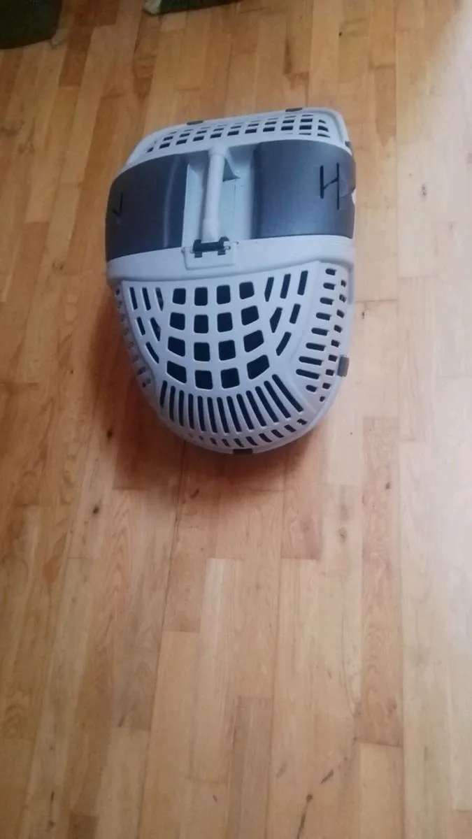 Pet  carrier unwanted gift only €25 can deliver - Image 4