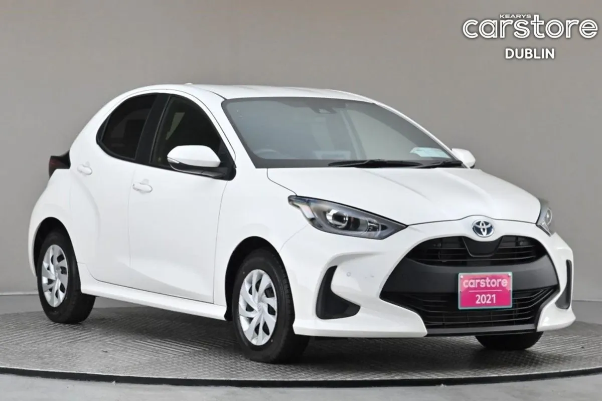 Toyota Yaris 1.5 Petrol Hybrid reverse Camera pri - Image 1