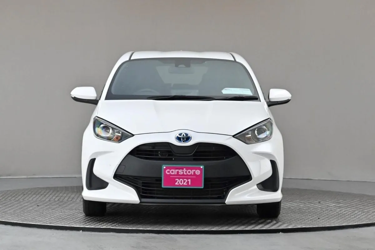 Toyota Yaris 1.5 Petrol Hybrid reverse Camera pri - Image 2