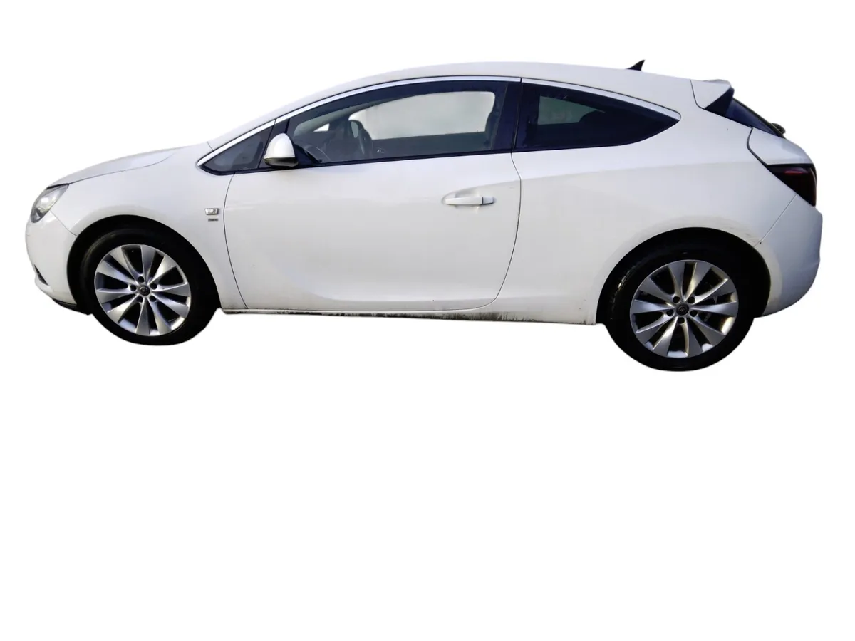 2012 OPEL ASTRA For Breaking/Dismantling - Image 2