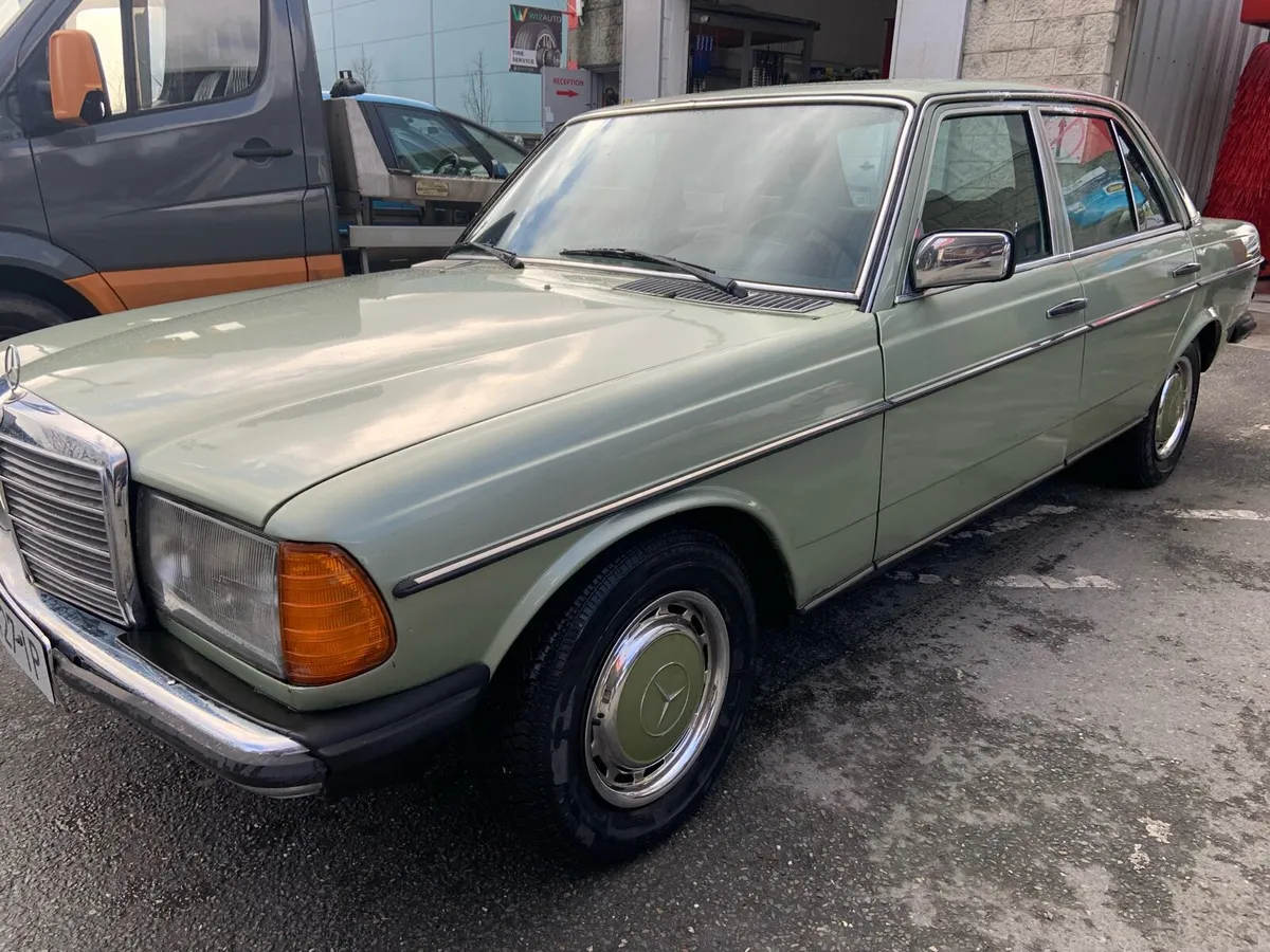 Mercedes 123 series  1976 - Image 1
