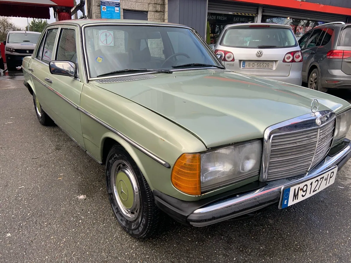 Mercedes 123 series  1976 - Image 2