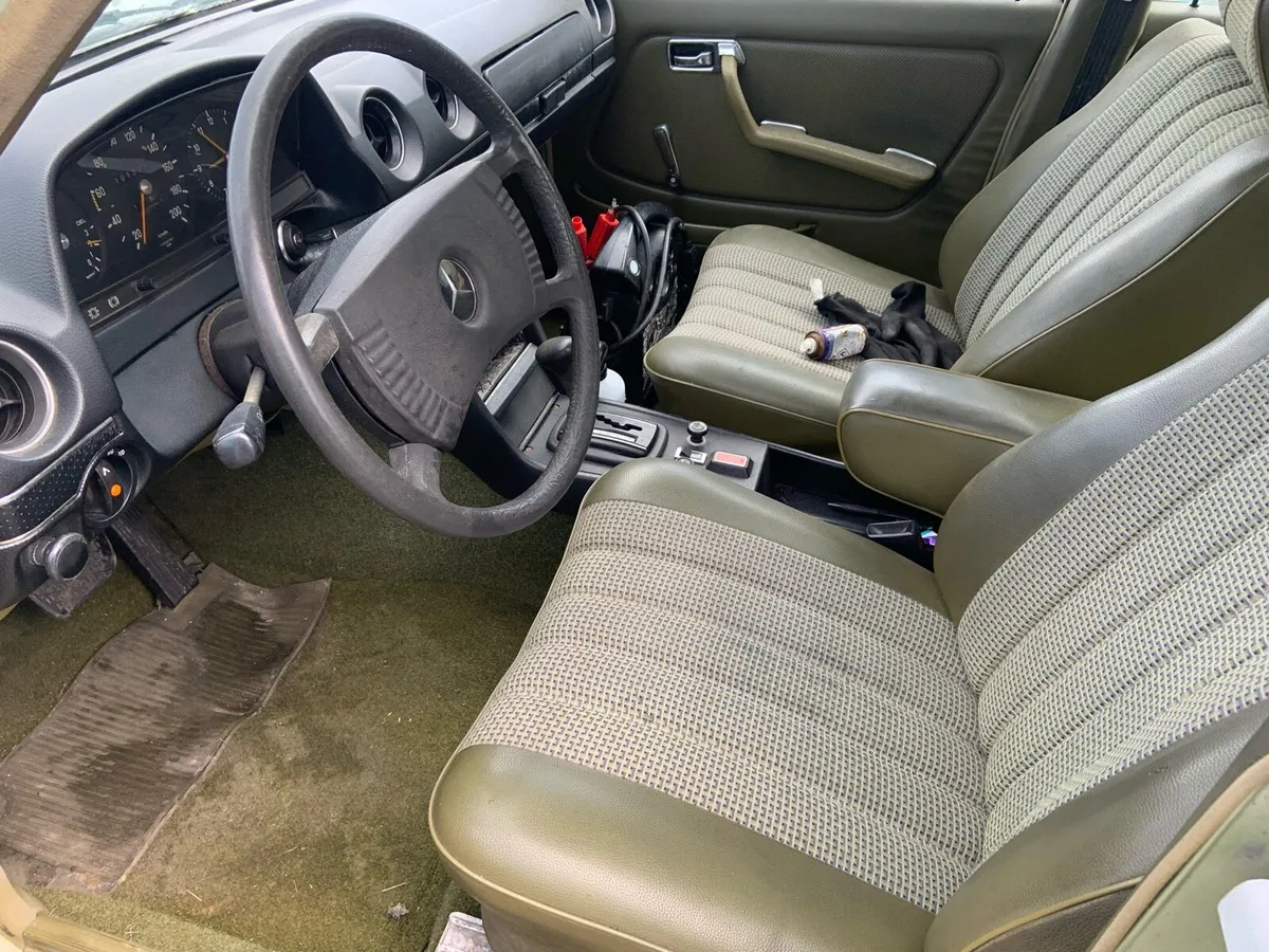 Mercedes 123 series  1976 - Image 4