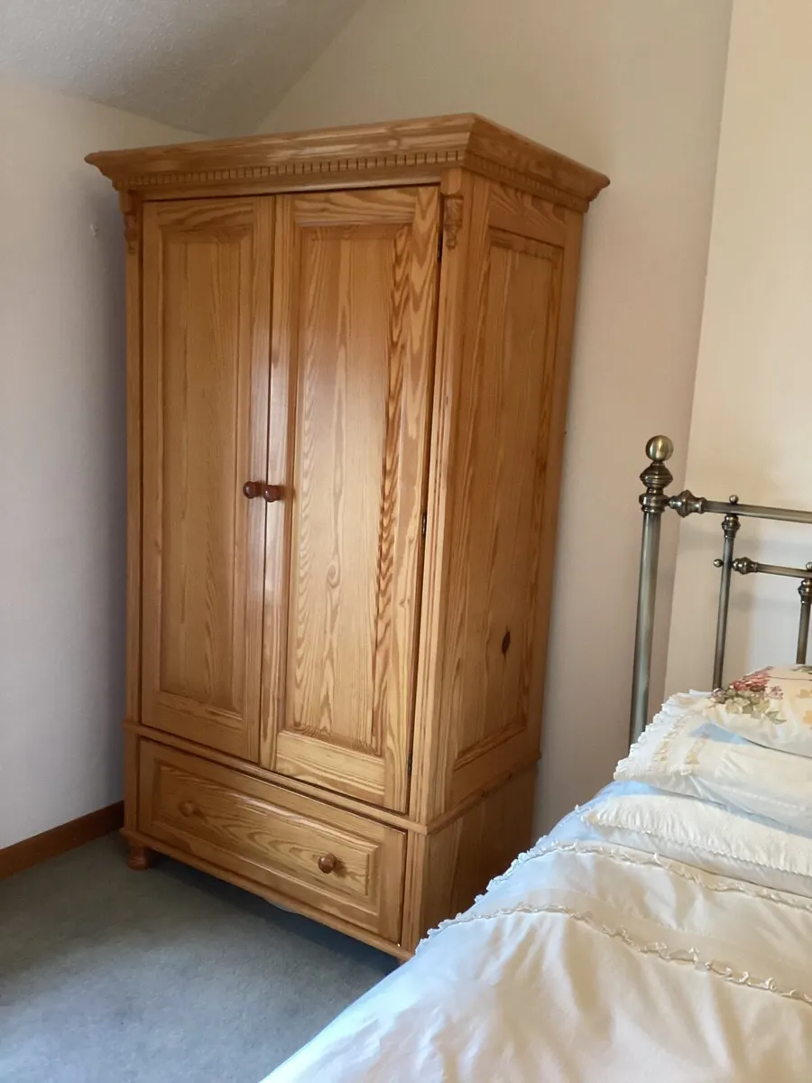 Bedroom furniture - Image 1