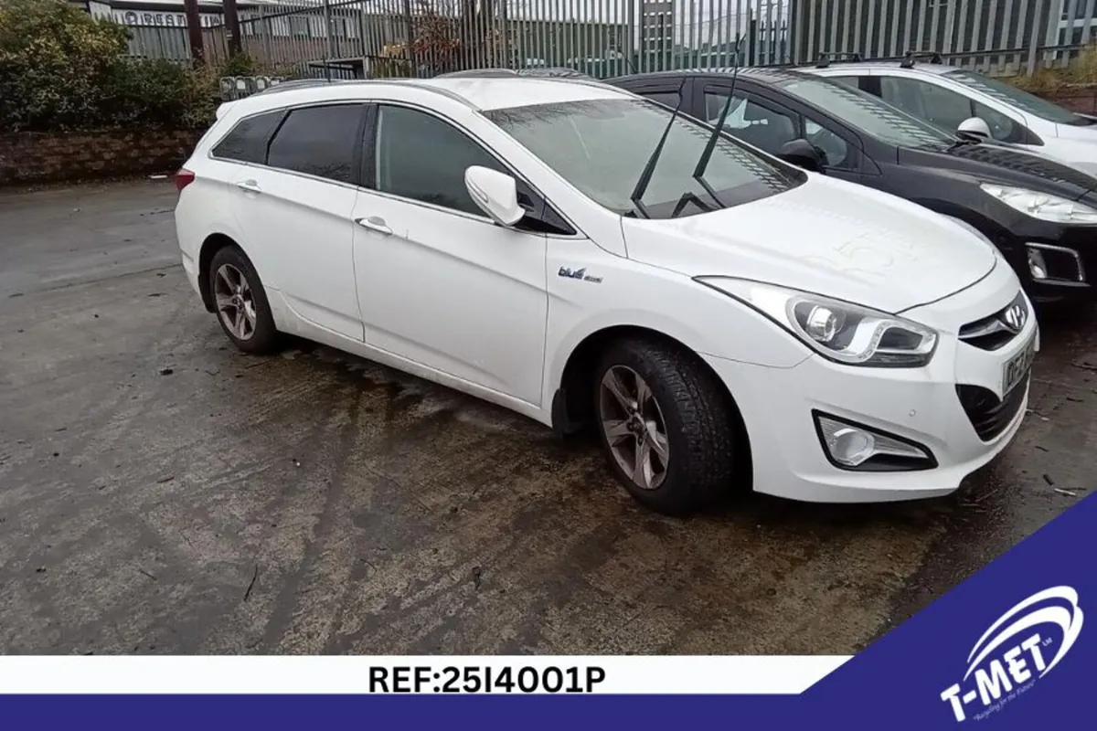 2012 HYUNDAI I40 BREAKING FOR PARTS - Image 1