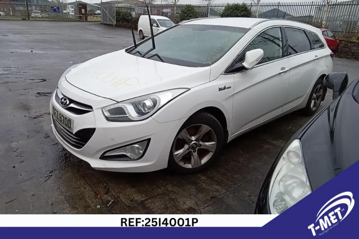 2012 HYUNDAI I40 BREAKING FOR PARTS - Image 2