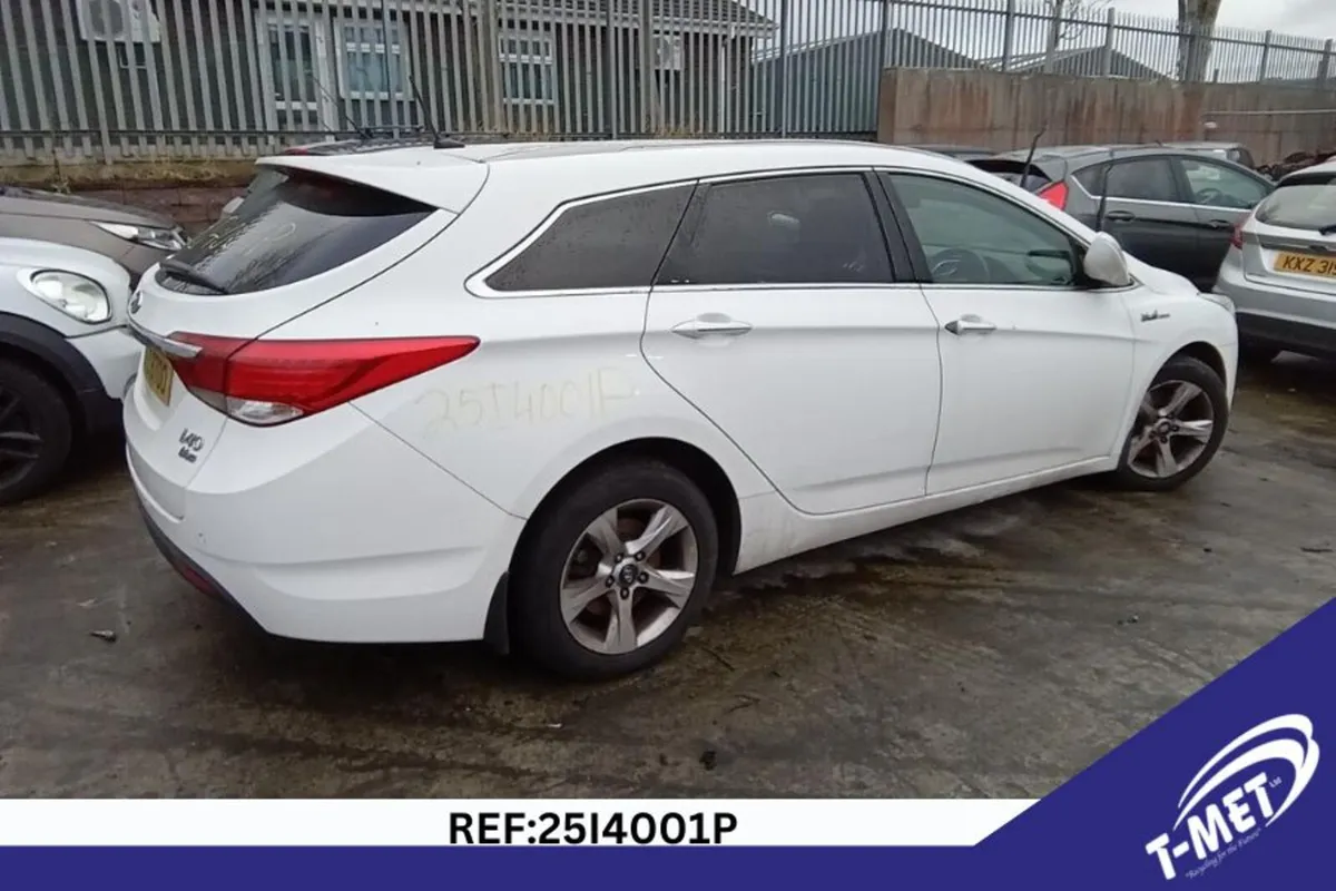 2012 HYUNDAI I40 BREAKING FOR PARTS - Image 3