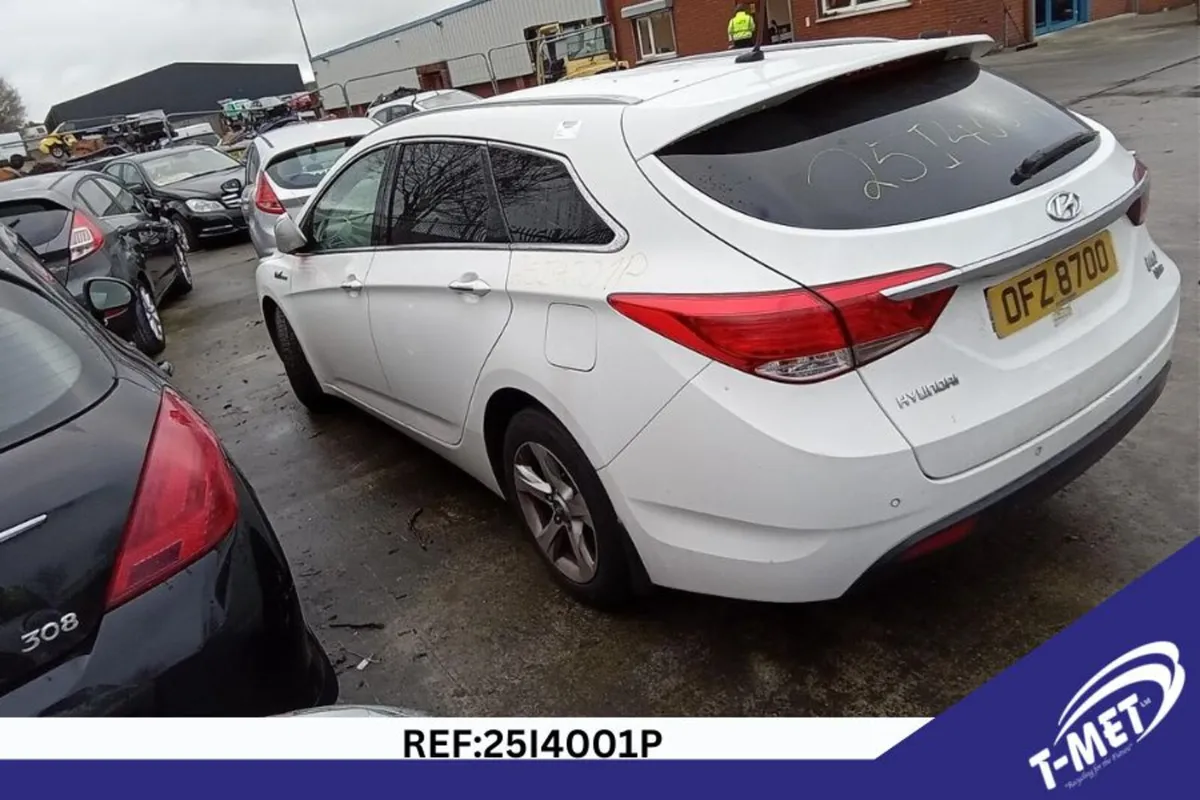 2012 HYUNDAI I40 BREAKING FOR PARTS - Image 4