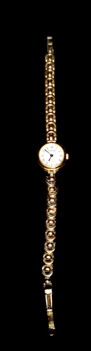 9k gold Accurist ladies watch - Image 1