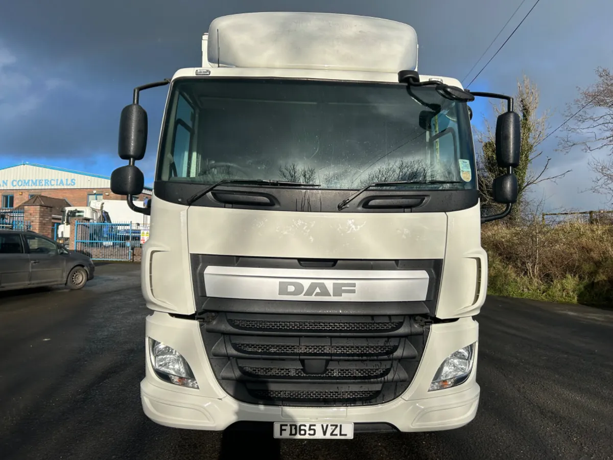 2016 Daf cf 220 4x2 18 ton Curtainsider - Image 2