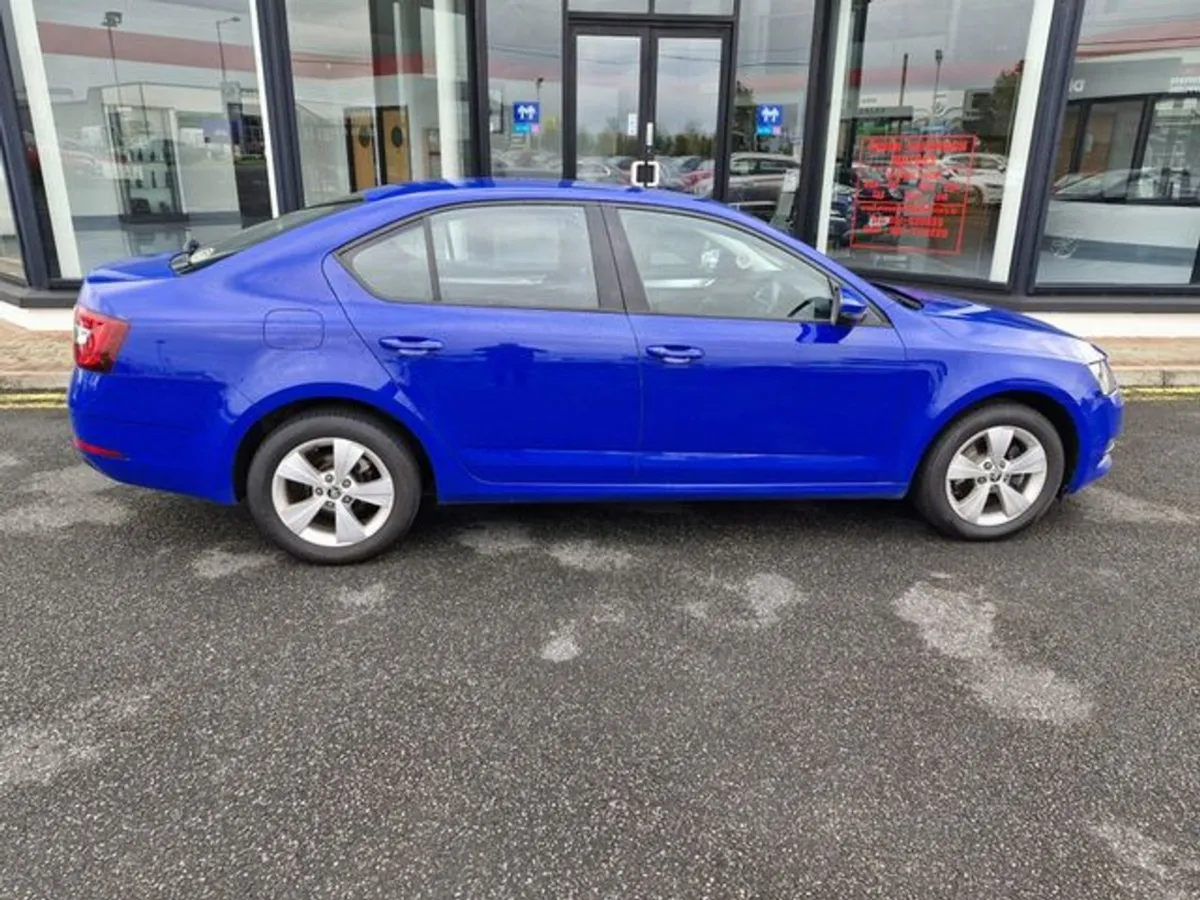 Skoda Octavia Ambition 1.0 TSI 115HP DSG 4 4DR Au - Image 3