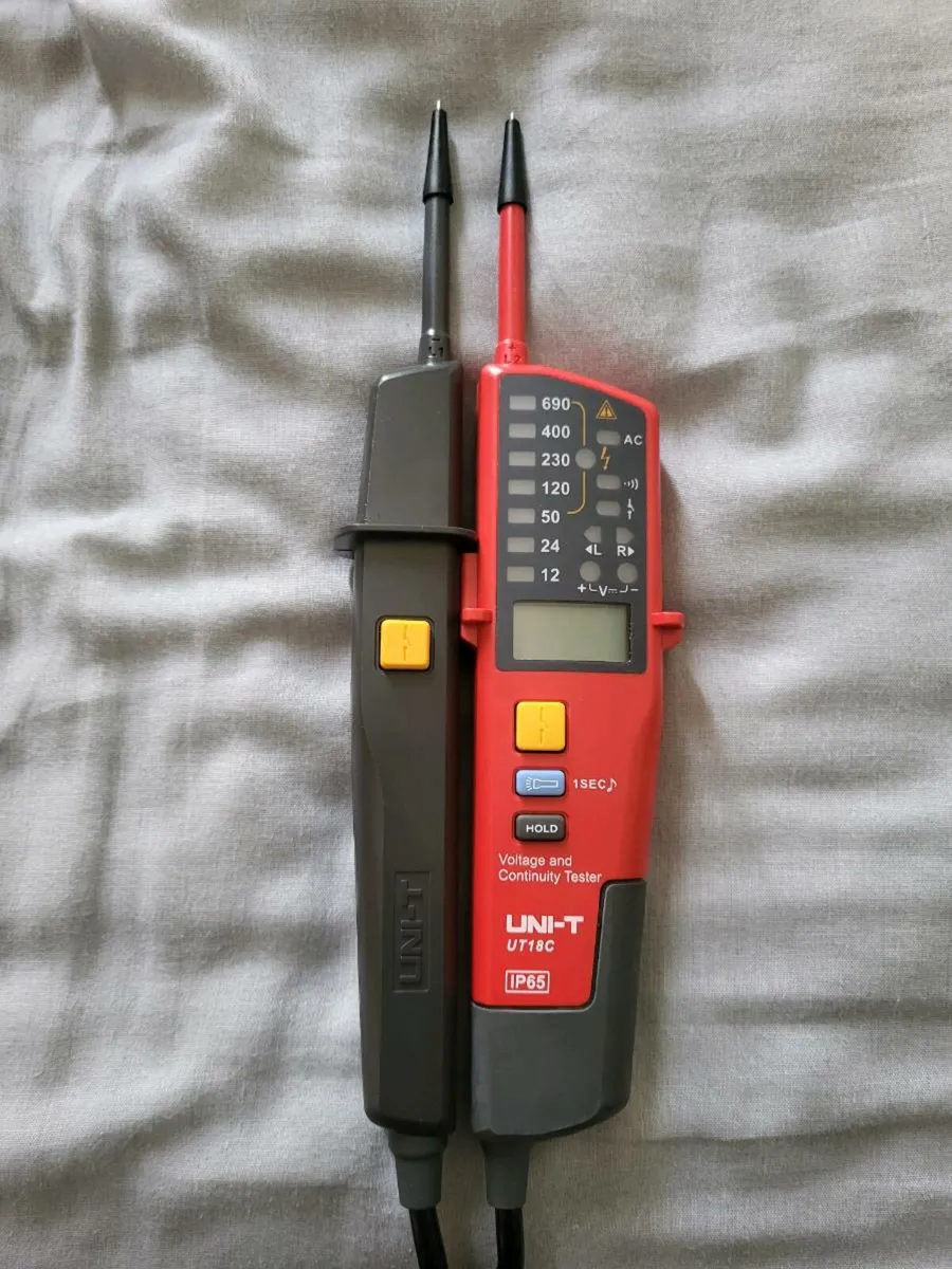 Uni-t wall detector and voltage tester - Image 2