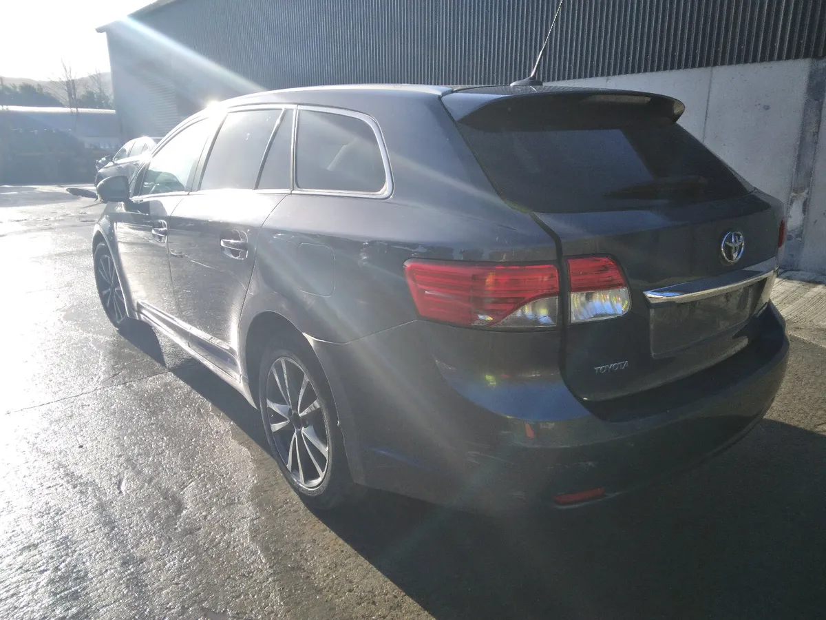 2015 TOYOTA AVENSIS ESTATE For Breaking/Dismantlin - Image 2