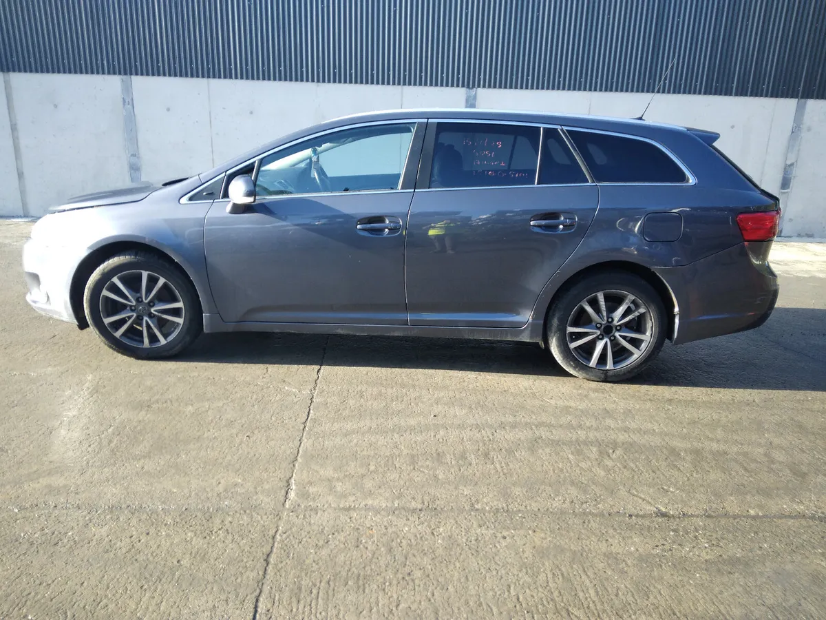2015 TOYOTA AVENSIS ESTATE For Breaking/Dismantlin - Image 3