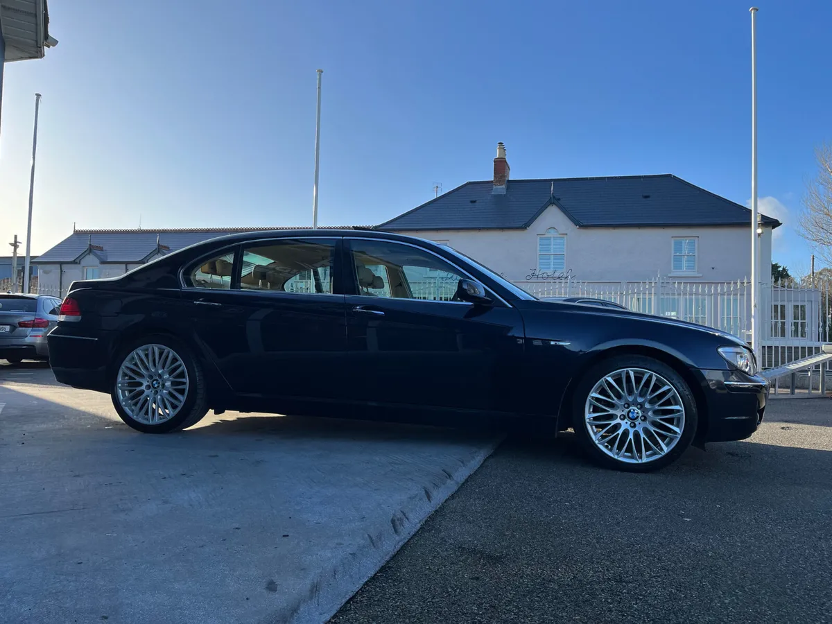 2005 BMW 740Li - Image 4