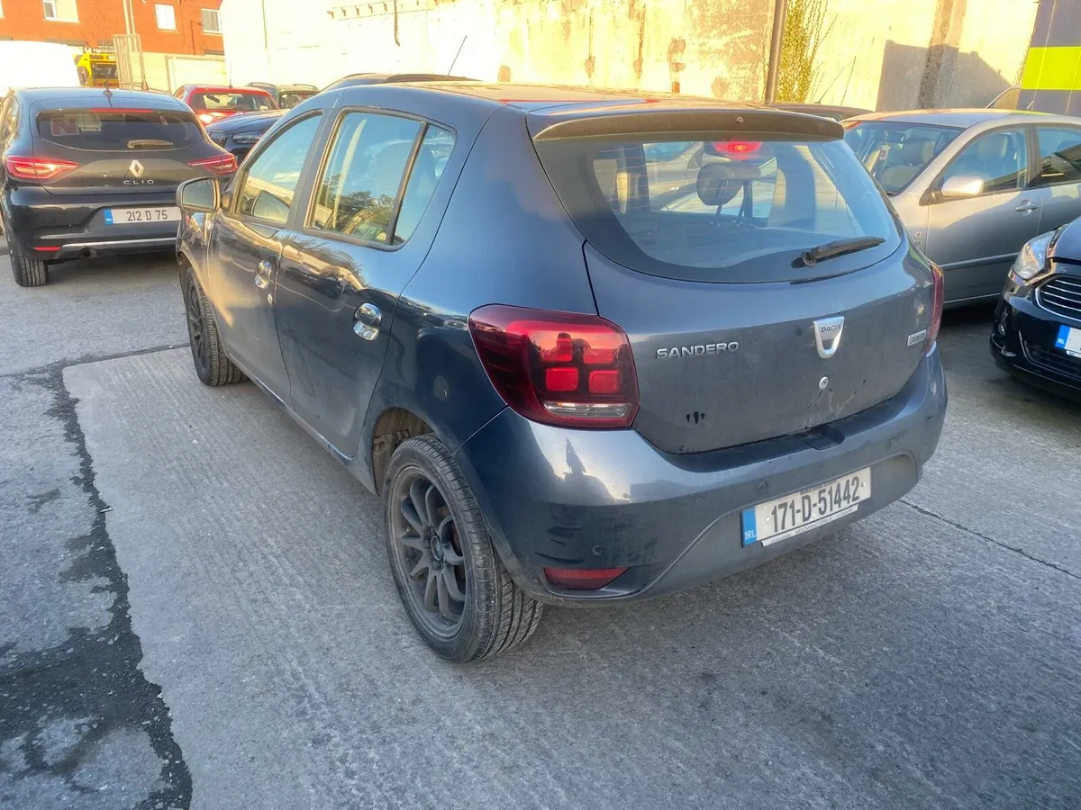 Dacia sandero 2017 light front damage - Image 2
