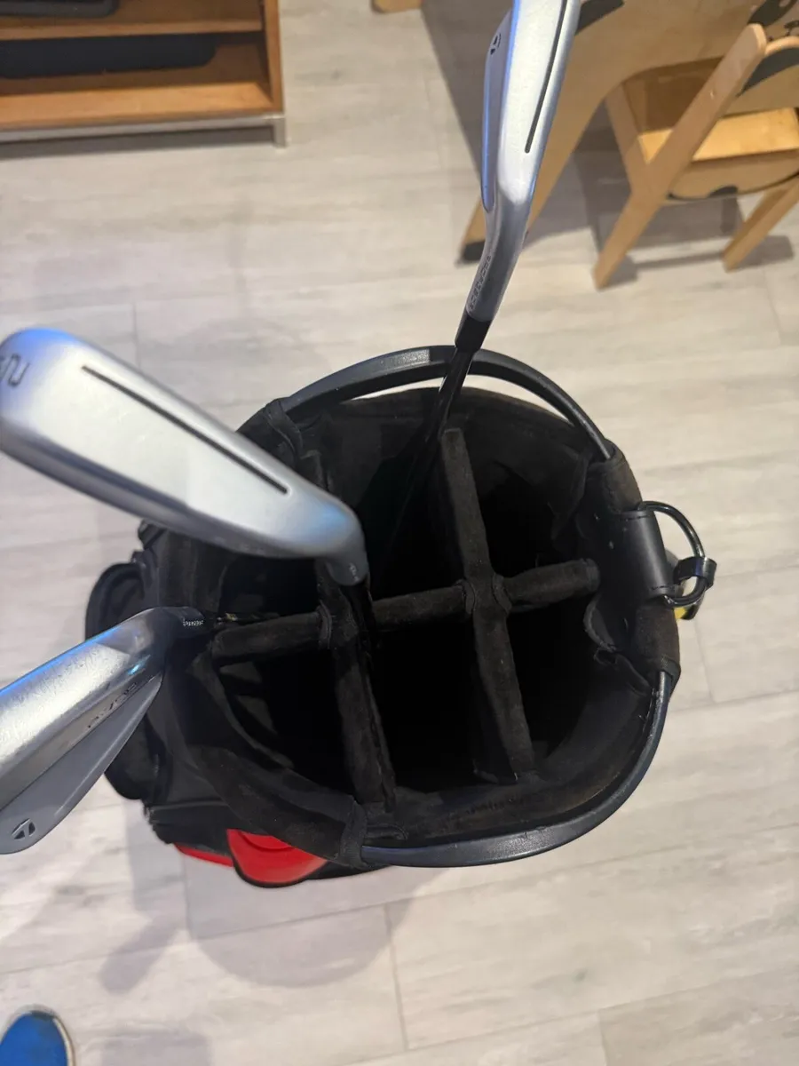 Taylormade mid size bag - Image 3