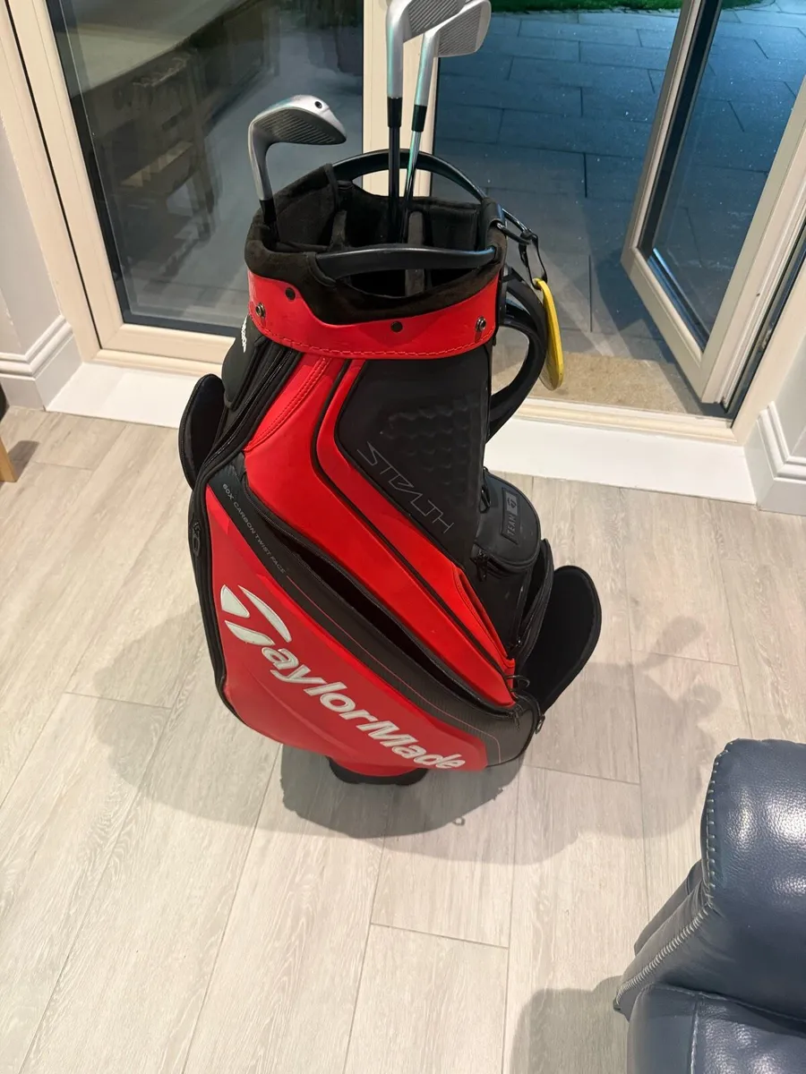 Taylormade mid size bag - Image 1
