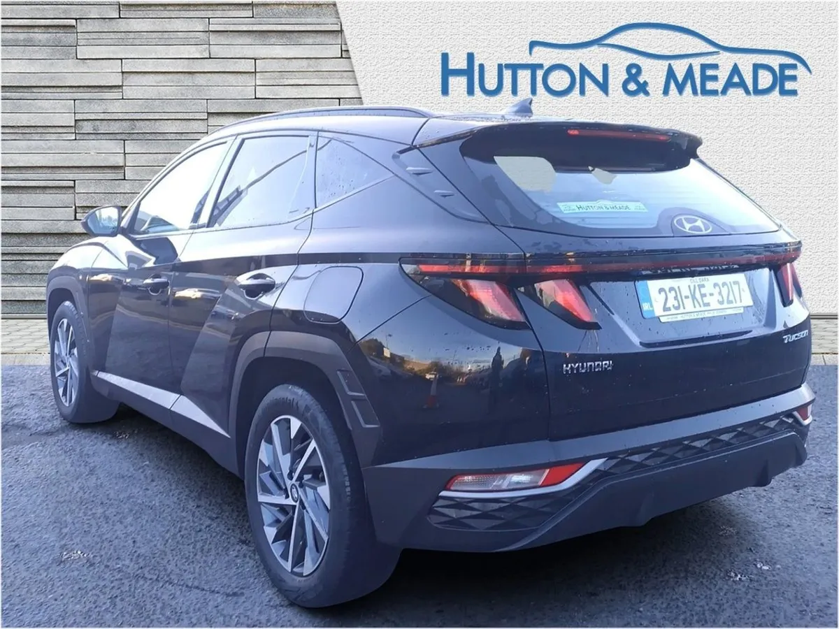 Hyundai Tucson Executive 1.6 Diesel 5dr - Image 2