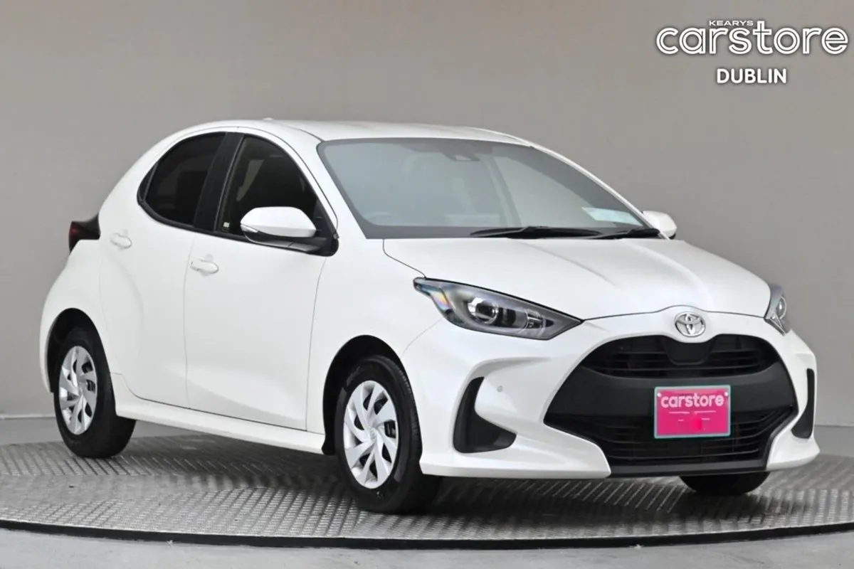 Toyota Yaris 1.0 Auto Petrol  reverse Cam park Se - Image 1