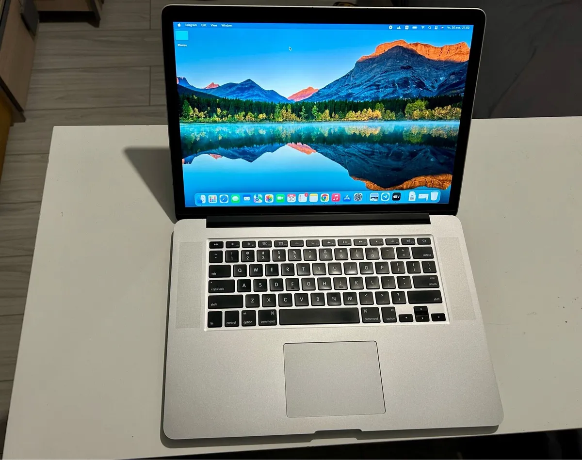 MacBook Pro 15” mid 2015 - Image 1