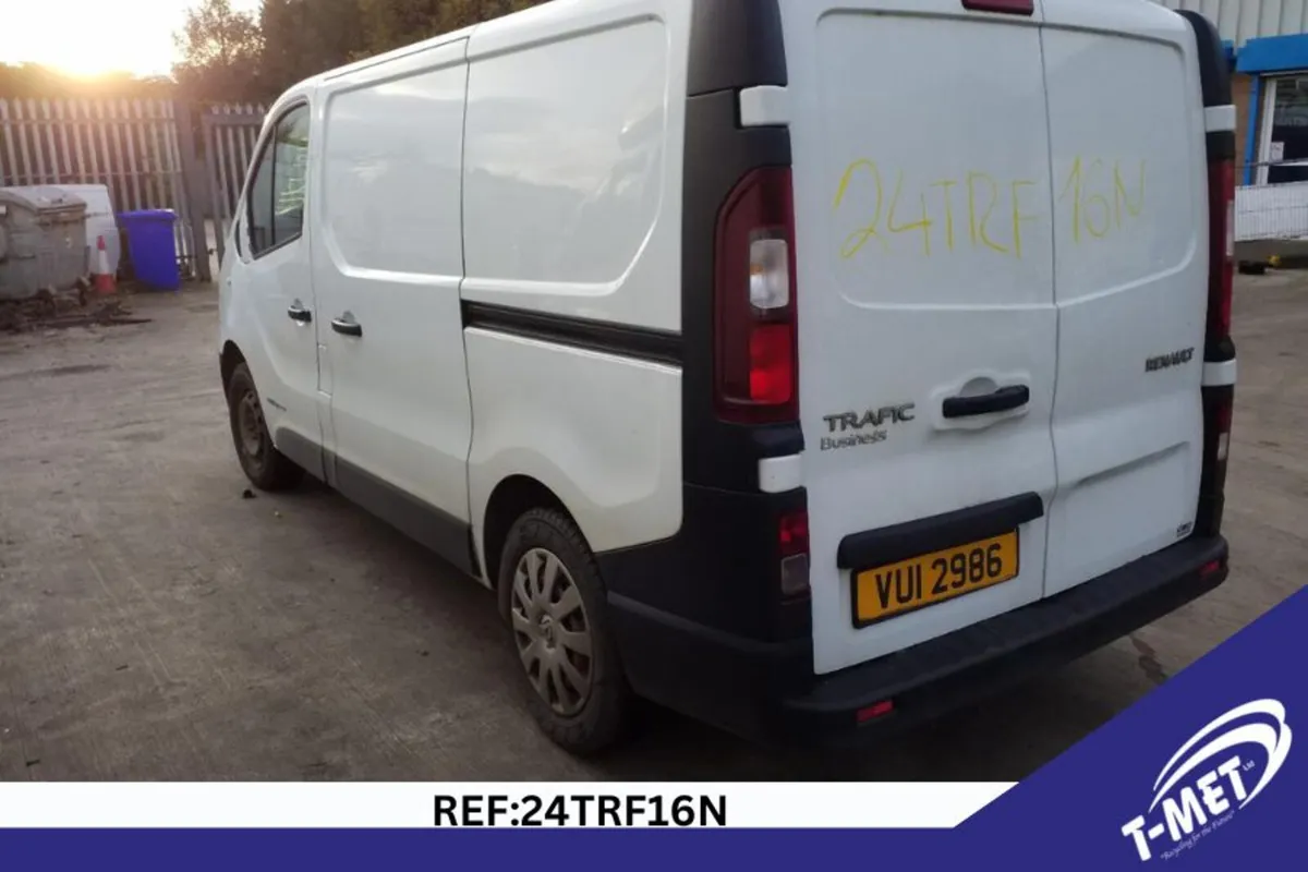 2015 RENAULT TRAFIC BREAKING FOR PARTS - Image 4