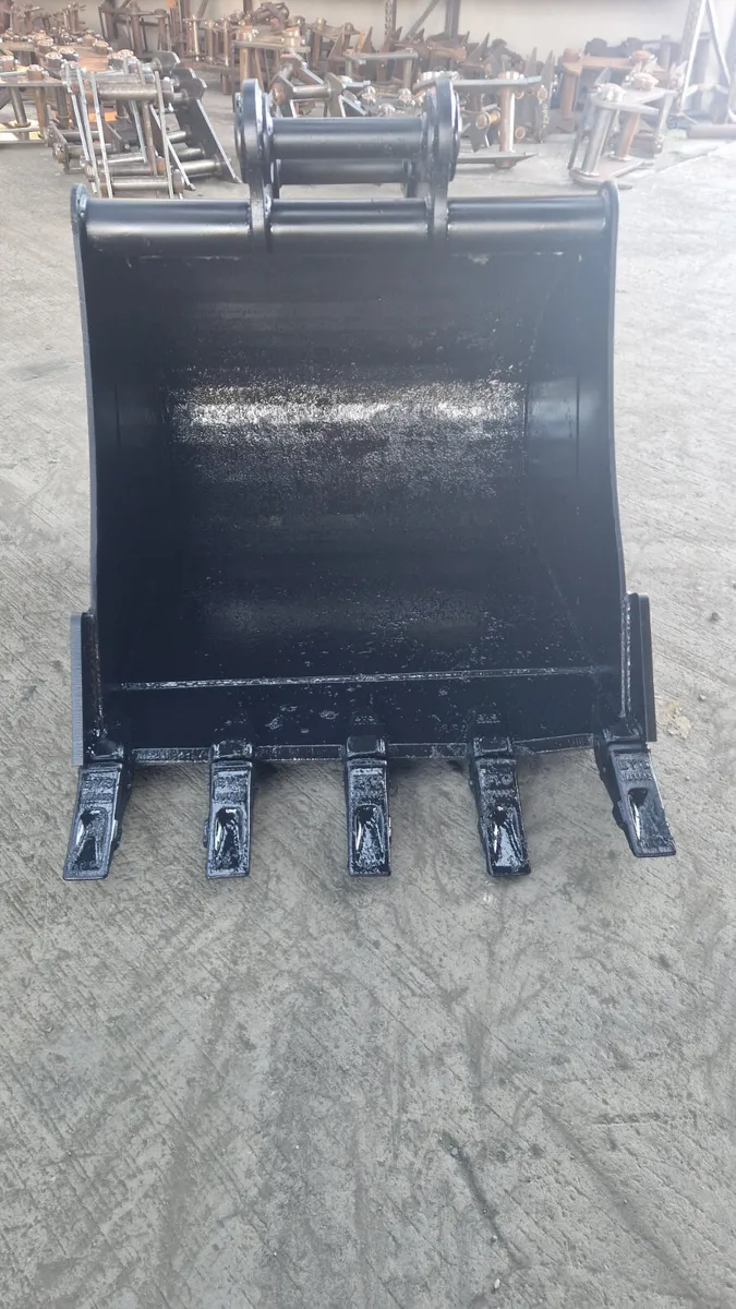 42” digging bucket to suit 13 ton machine - Image 1