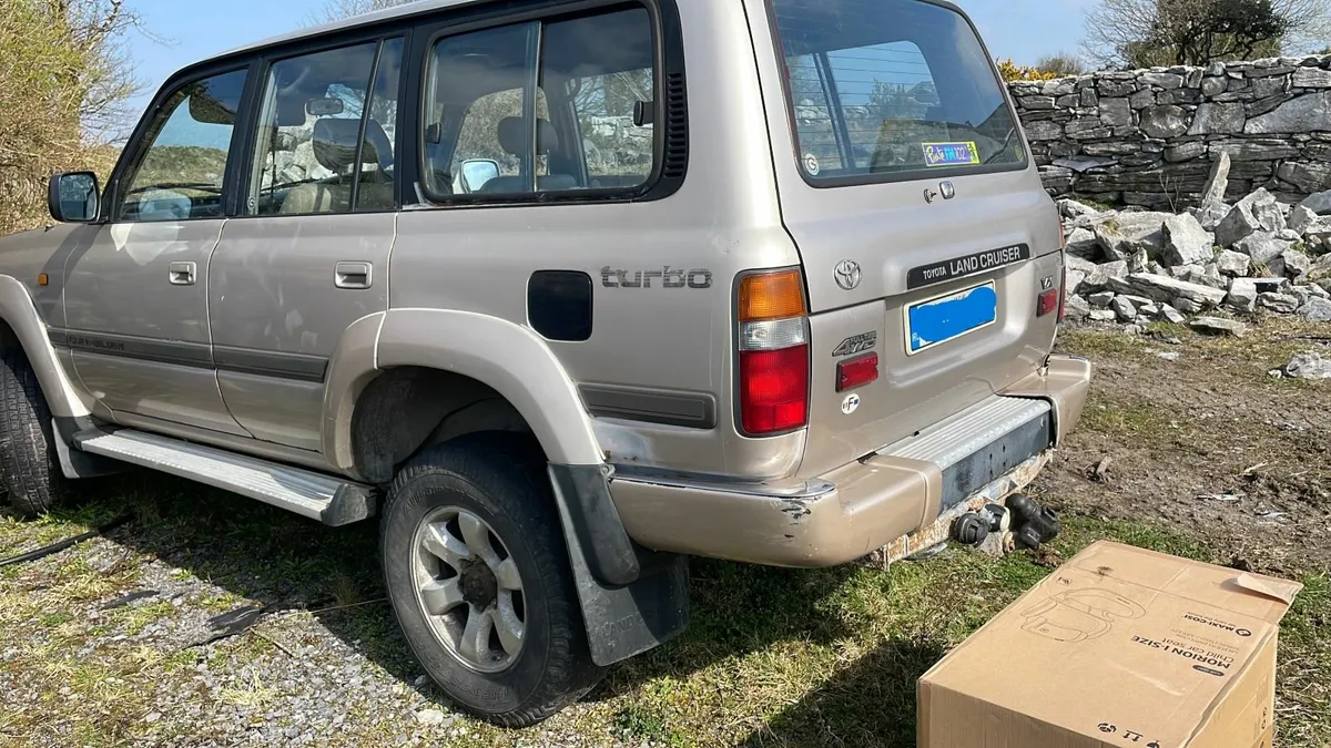 Toyota Land Cruiser 1990 - Image 2