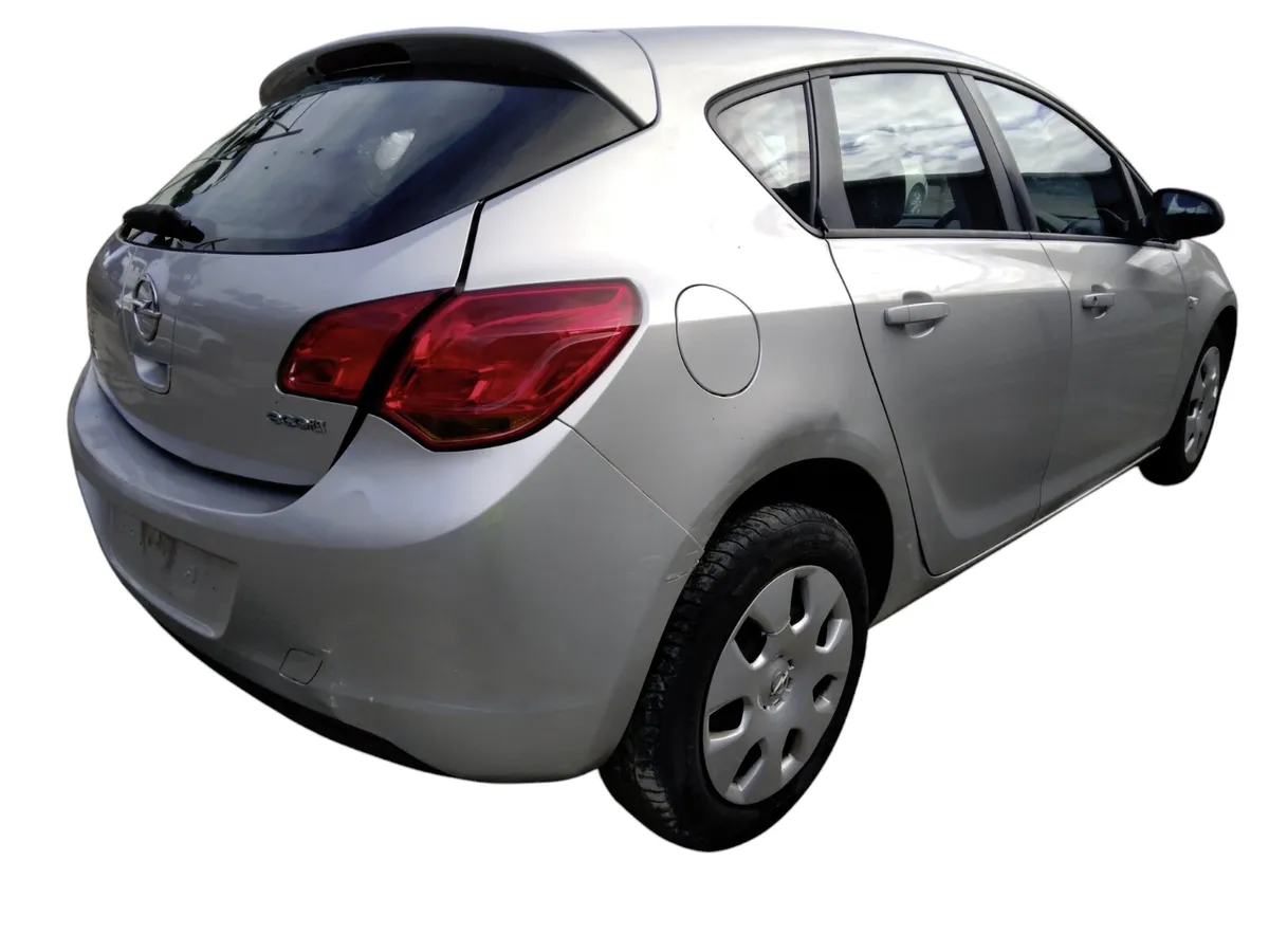 2012 OPEL ASTRA For Breaking/Dismantling - Image 4