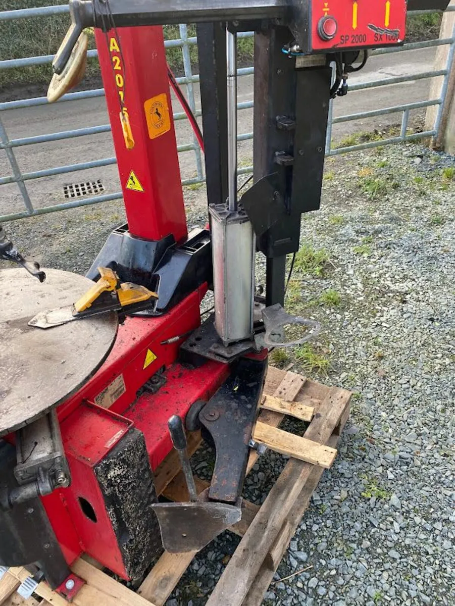 Corghi Tyre Changer A2015 - Image 2