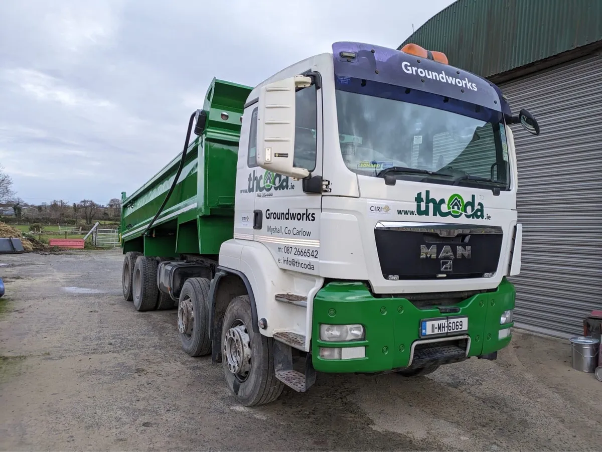 Man tipper - Image 1