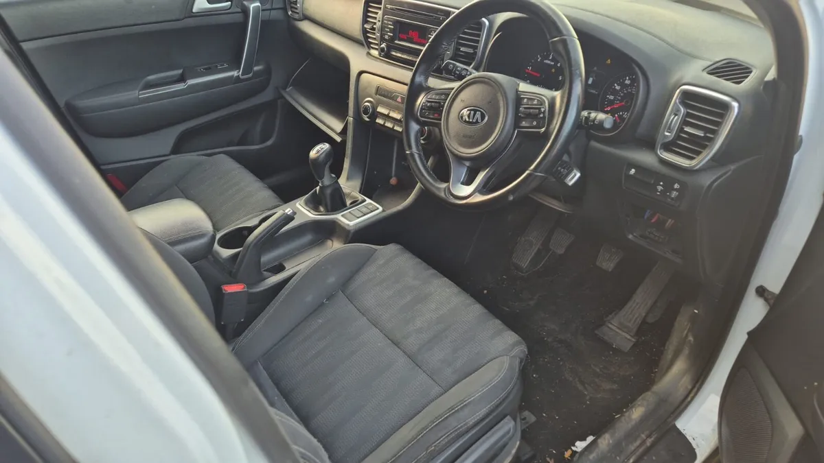 2017 KIA SPORTAGE 1.7 DIESEL FOR BREAKING - Image 3