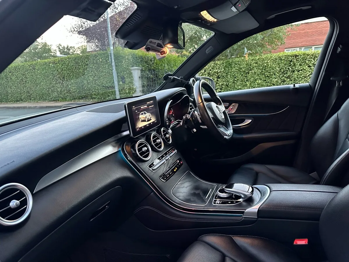 MERCEDES-BENZ GLC250 4MATIC AMG NIGHT EDITION - Image 4