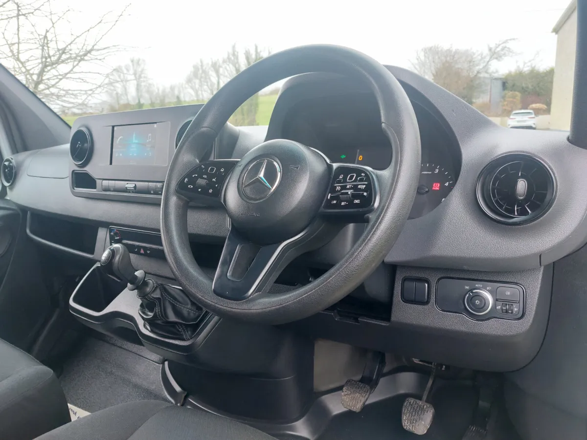 MERCEDES-BENZ SPRINTER 202' 160 BHP - RWD - Image 3