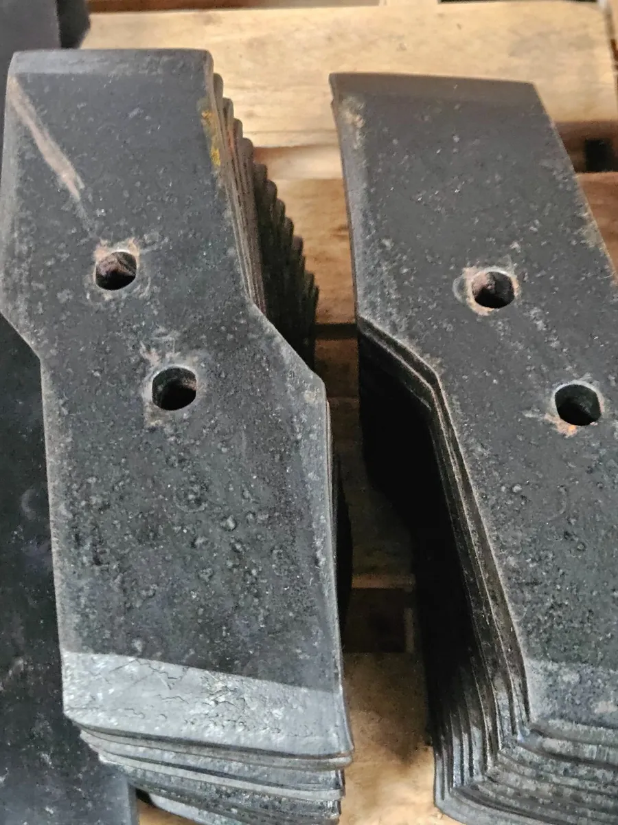 Kuhn Wearing Metal plough parts. - Image 4