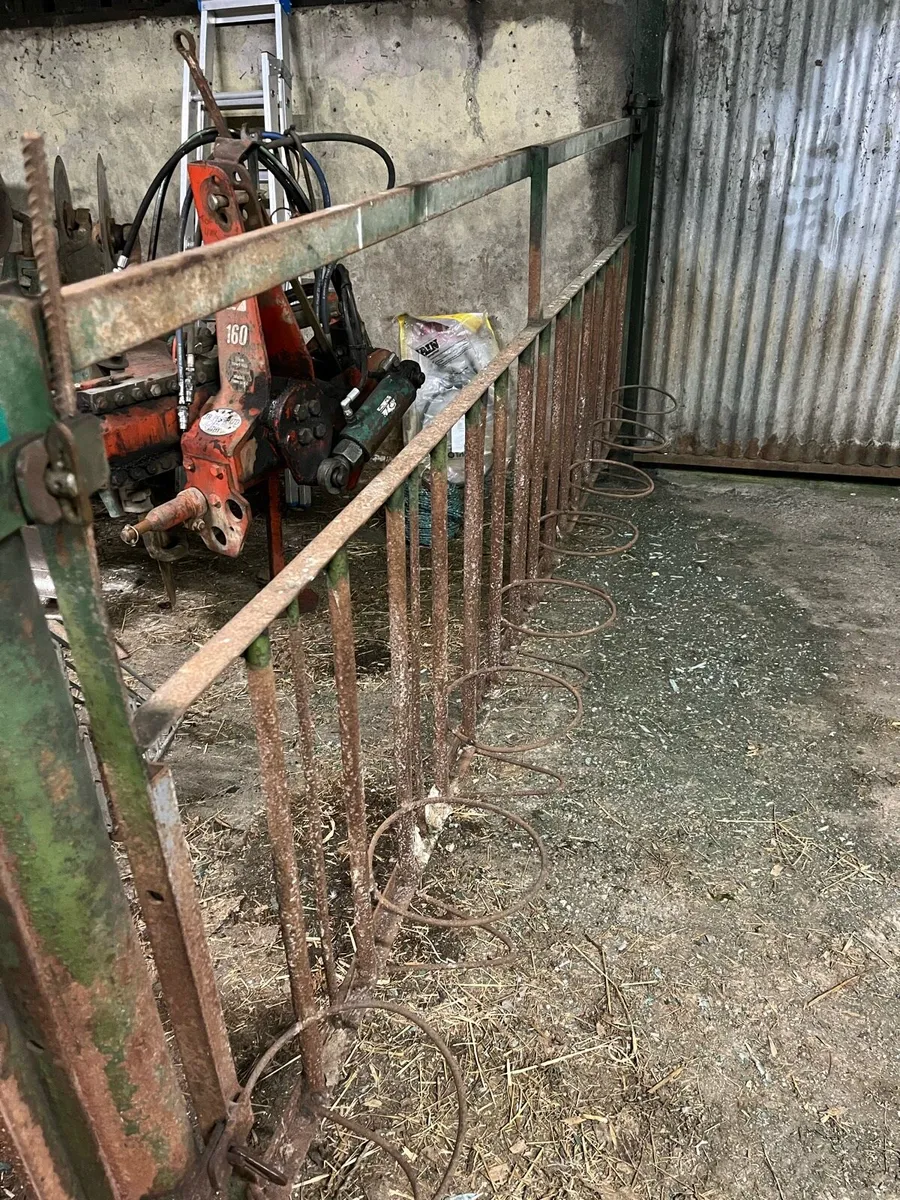 Calf feeding gates - Image 2