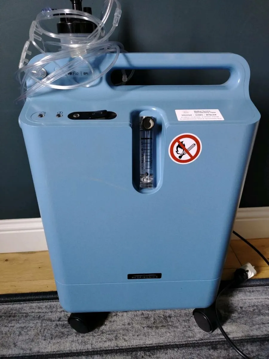 Philips EverFlo Oxygen Concentrator - Image 1