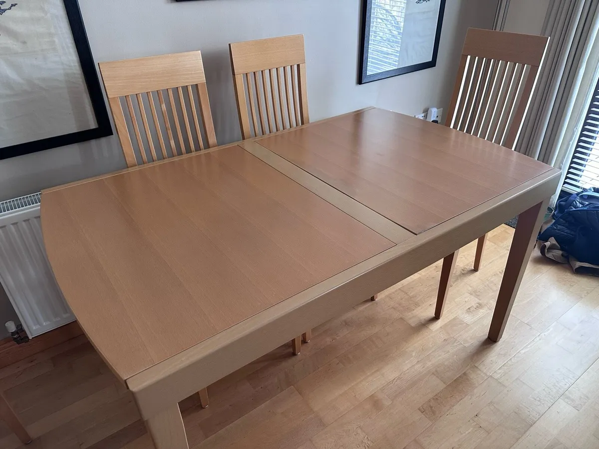 Dining table and 6 chairs - Image 1