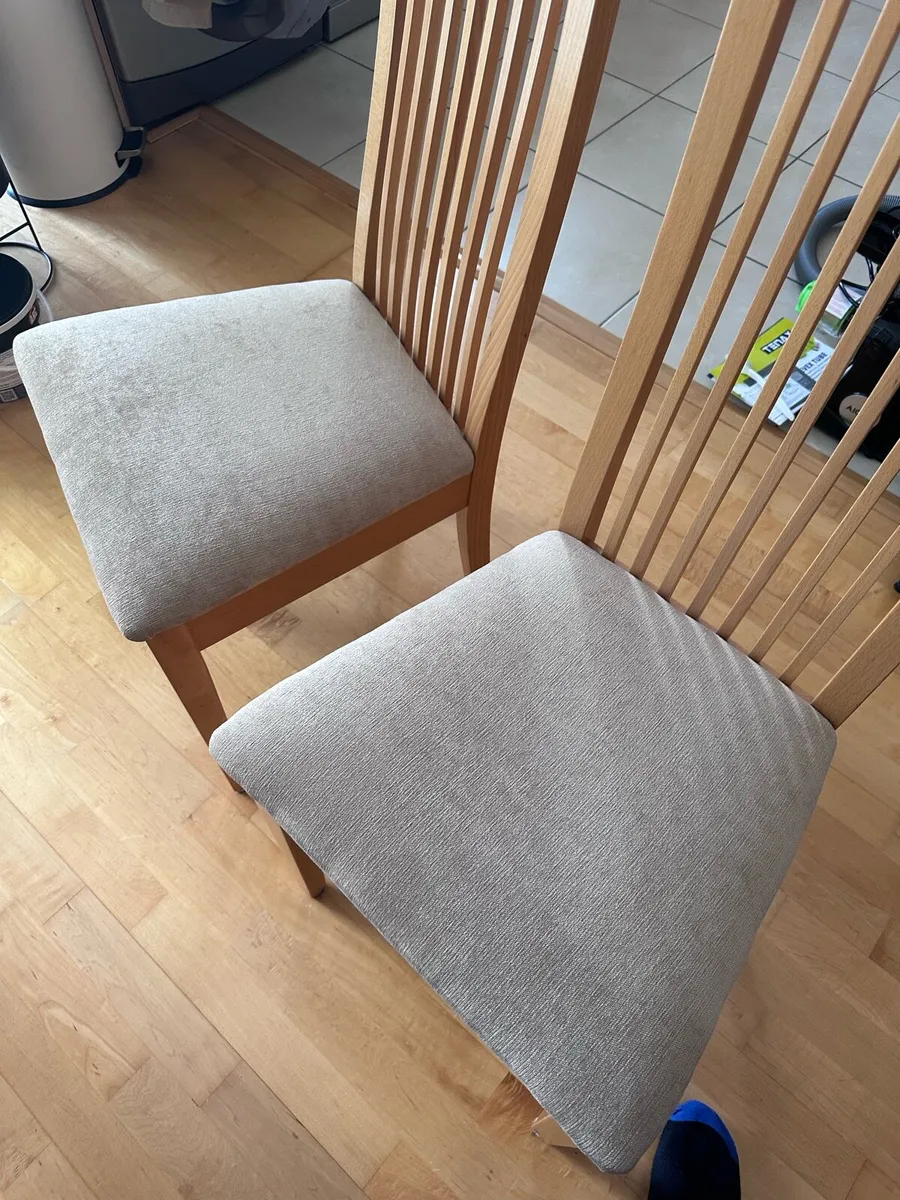 Dining table and 6 chairs - Image 2